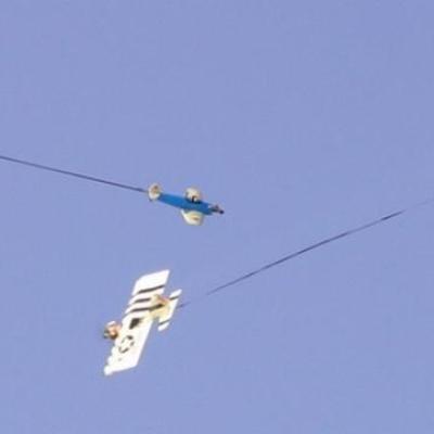 Photos de jeux d’avions : banderoles, patrouilles et autres...